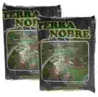 2 Terra Nobre Vegetal Adubada 5kg Horta Vaso Plantas Jardim (Kit 2 pacotes - Total 10Kg.)