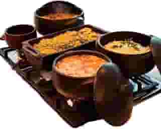 Panela de barro (pequena, média e grande, com capacidade de 1 litro, 2 litros e 5 litros, respetivamente) + 2 tigelas pequenas