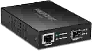 TRENDnet Conversor de mídia de fibra 10GBASE-T para SFP+, TFC-10GSFP, 1 porta RJ-45 de 10G, 1 compartimento SFP+ de 10 Gbps, compatível com NDAA e TAA, adaptador de energia incluído