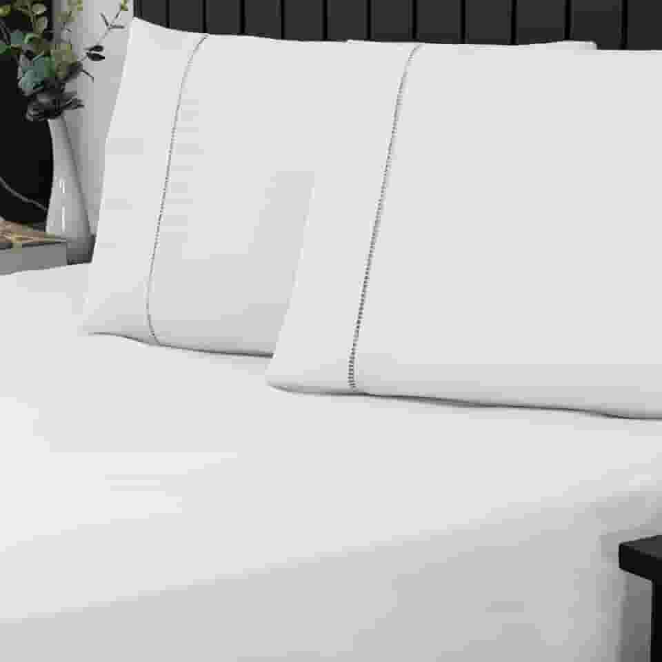 Jogo de Cama Casal Percal 400 Fios Ponto Palito 03 Peças, Antiácaro, Anti-pilling com Toque Macio - Branco