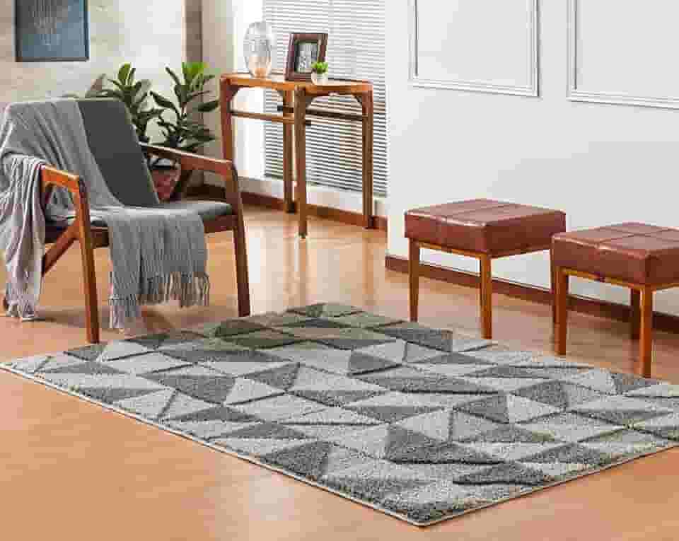 Tapete Sala, Quarto, Escritório 3D Pelo em Shagy Alto Relevo, Antiderrapante Base Emborrada Jazz (Triangulo Cinza, 1,50m x 1,00m)