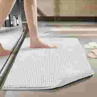 Tapete Banheiro Bolinha Antiderrapante Absorvente Super Macio (Branco)