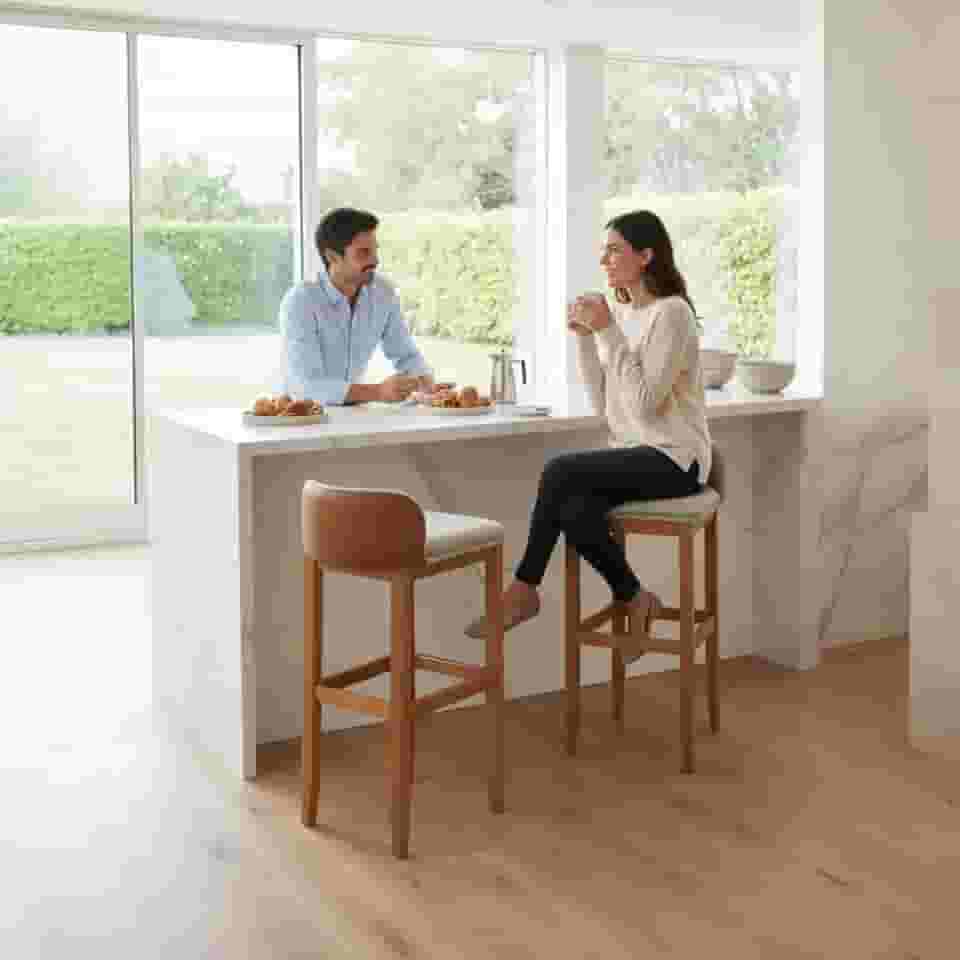 Kit 2 Banquetas Onix Eucalipto Maciço Design em Linho Corino