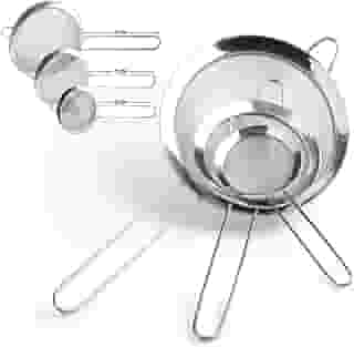 Jogo 3 Peneiras em Aço Inox Resistente Luxo Para Coar Polvilhar Versátil, Durável, com Suporte para Panelas e Travessas, Resistente a Temperaturas e de Fácil Manuseio PRÓODOS