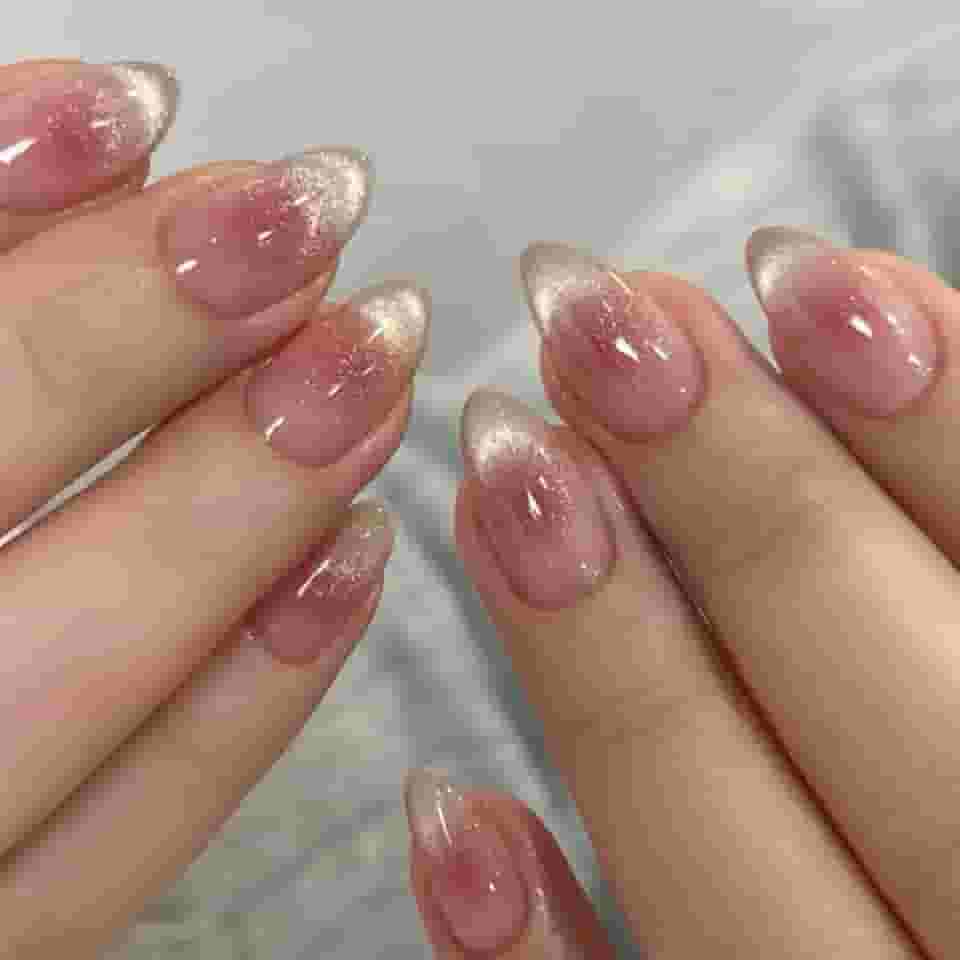 Unhas de pressão curtas médias amêndoas ombres nude rosa com design de olho de gato, cobertura completa, bastão falso artificial em unha de acrílico para mulheres, uso diário, 24 peças