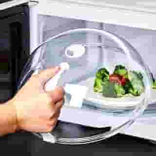 Tampa para Microondas com Alça Anti-Respingo Transparente com Válvula de Vapor – Protetor de Alimentos BPA Free | Tampa Universal Premium para Aquecer sem Sujeira –