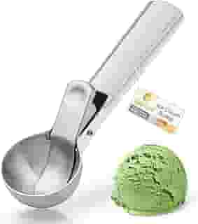 YasTant Colher de sorvete premium com gatilho de aço inoxidável, colher de sorvete de metal resistente, segura para lava-louças, perfeita para iogurte congelado, gelatos, sundaes, prata média