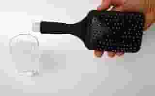 Binocktails Bev-Brush — Frasco secreto para escova de cabelo – contém 185 ml de álcool – o melhor frasco escondido feminino – perfeito para qualquer garota que sai à noite