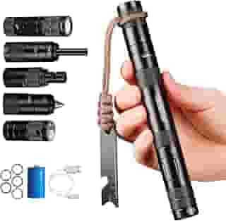 Kits de sobrevivência para acampamento, kit de sobrevivência multiferramentas 9 em 1 com lanterna, acionador de fogo, apito, disjuntor de vidro, bússola, paracord, meias EDC e presentes para homens e