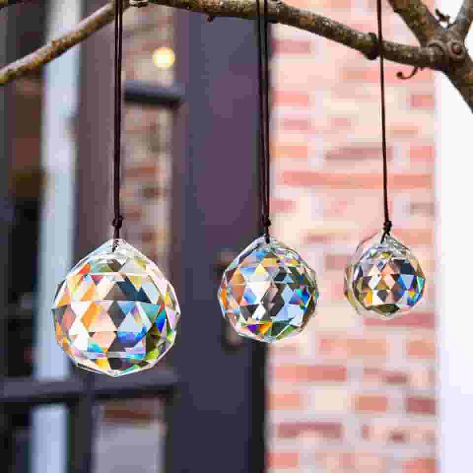 Conjunto de prisma de vidro facetado de 3 peças (30/40/50 mm) - apanhadores de sol de cristal que criam efeitos de luz arco-íris para casamentos, eventos e decoração de casa