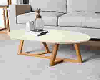 Mesa de Centro Sala Classic Oval com Pés em Madeira Maciça Off White/Amendoa