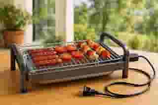 Churrasqueira Elétrica de Mesa 110 V Gourmet Grill Portátil 1600W com Grelha e Bandeja Coletora Preta – Ideal para Churrasco Interno, Prática, Compacta e Fácil de Usar