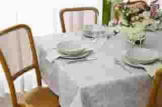 Toalha De Mesa Impermeável 8 Lugares 1,70 X 2,70 M Jacquard (Medalhão Prata)