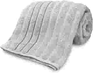 Toalha de Banho Wave em Jacquard 100% Algodão - 70cm x 1,40m - Alta Absorção, Macia e Volumosa, Pré-Lavada e Pré-Encolhida, Gramatura 450g/m², Acabamento de Luxo com Barrado Bordado (Cinza)