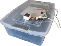 Chocadeira Com Controle De Temperatura Automático E Rolagem Dos Ovos Manual Capacidade De 48 Ovos Galinha Ou 144 Ovos De Codorna