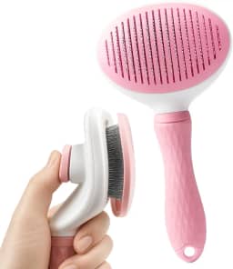 Escova Autolimpante Rasqueadeira Tira Pelos para Gatos e Cães de Pelo Longo – Removedora de Pelos com Botão de Limpeza, Cerdas Encapadas Seguras e Cabo Ergonômico Antiderrapante (Rosa)