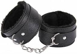 Algema Bracelete em Couro Macio com Pelúcia Aveludada e Corrente Cromada 5,5cm x 9cm Fivelas Ajustáveis (PRETO)