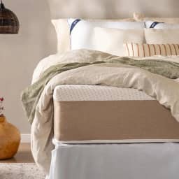 Colchão King Guldi Massageador Quântico Molas Ensacadas (30x193x203) Branco e Bege