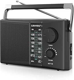 Rádio AM FM portátil com melhor recepção LEOTEC, alimentado por pilha ou alimentação CA, alto-falante grande, botão de afinação grande, mostrador transparente, conector de fone de ouvido para presente