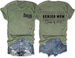 Senior MOM Class of 2025 Proud MOM of Graduate Heart Mom Camiseta feminina divertida