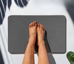 Gato Panda Tapete de Pedra Diatomita Diatomácea para Banheiro Cinza 60 x 39 cm – Absorção Instantânea, Antiderrapante, Secagem Rápida, Antibacteriano, Fácil de Limpar