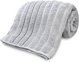 Toalha de Banho Wave em Jacquard 100% Algodão - 70cm x 1,40m - Alta Absorção, Macia e Volumosa, Pré-Lavada e Pré-Encolhida, Gramatura 450g/m², Acabamento de Luxo com Barrado Bordado (Cinza)
