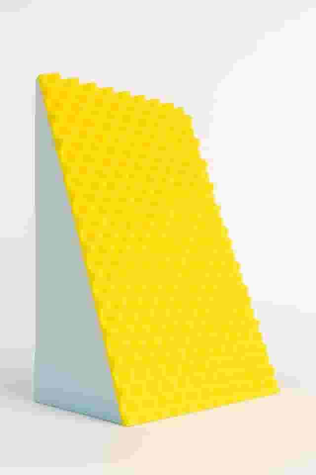 Travesseiro Triangular Ortopédico Espuma 65x45cm Encosto Confortável Azul E Amarelo Almofada Para Costas Coluna Gravidez Pós Cirurgia Refluxo Apoio Lombar Descanso De Corpo