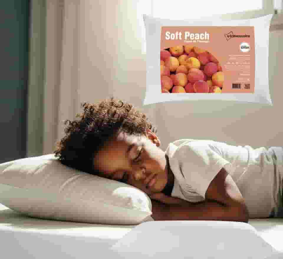 Travesseiro Infantil Antialérgico Antiácaro Toque de Pêssego Soft Peach 30x45cm Fibra de Poliéster Siliconada Lavável em Máquina para Crianças de 2 á 8 Anos