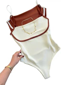 Maiô Feminino Cavado com Alças, Sem Bojo, Design Bicolor com Acabamento Contrastante, Preto/Marrom/Branco, Tamanho Único do PP ao G